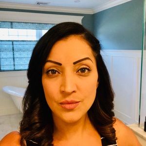 Meet your Posher, Jackeline